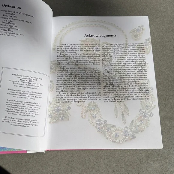 Book The Art of Juliana Jewelry by Katherina Musetti - Picture 2 of 4